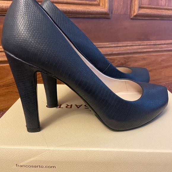 Navy heels Franco sarto sz 7.5 - Picture 6 of 9